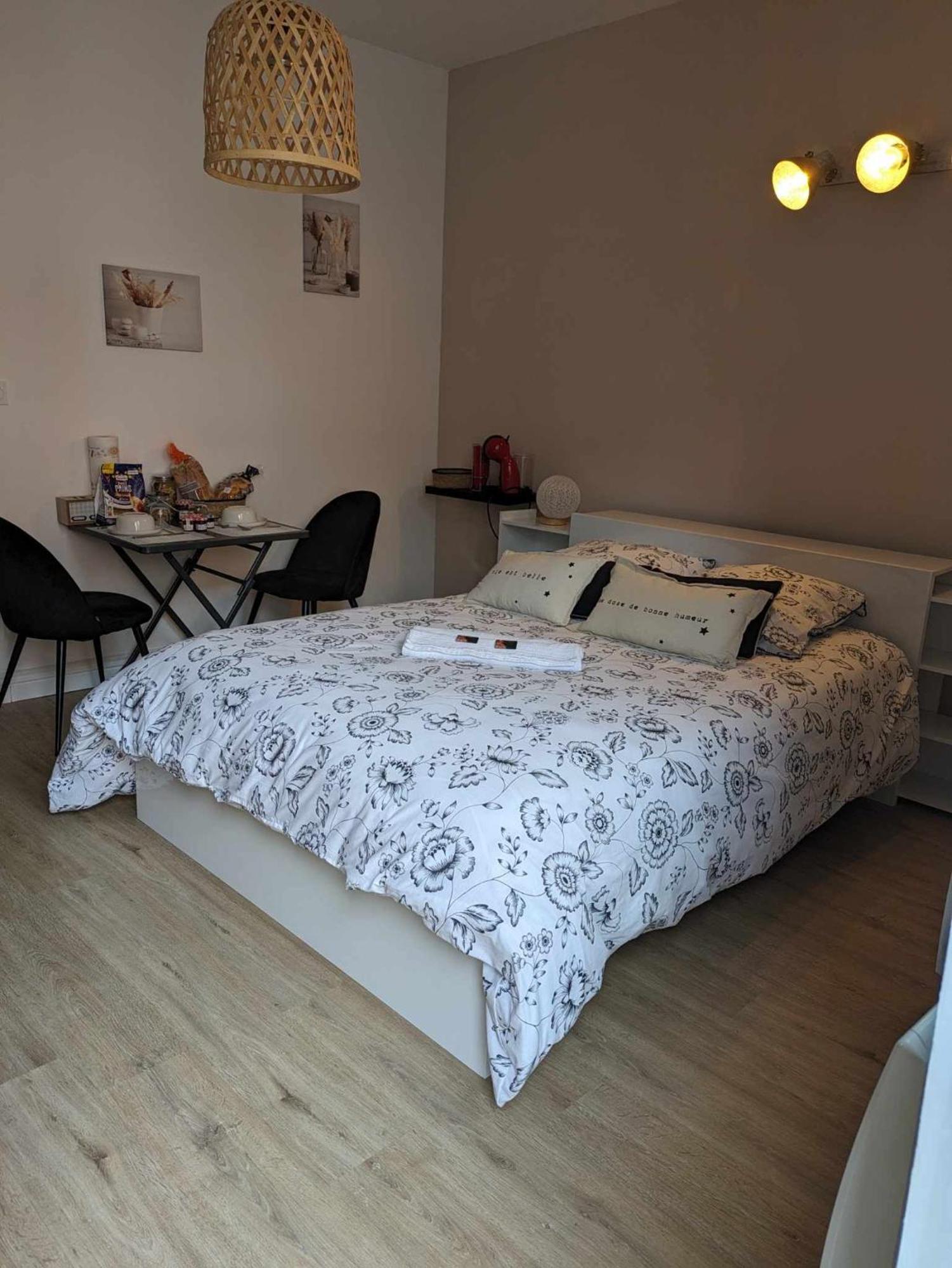 Bed and Breakfast Chez Cerise à Tournay Extérieur photo